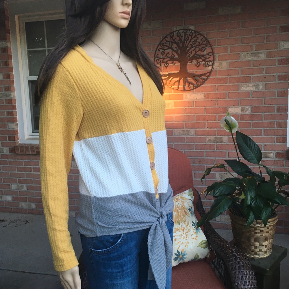 TIE FRONT WAFFLE TOP - Picture 3 of 7